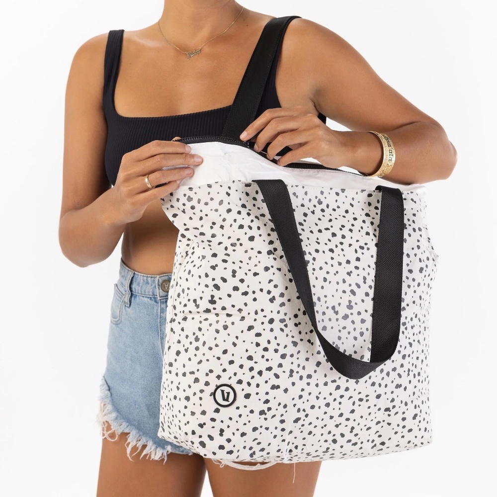 NEW Vuori Aloha Dots Daytripper Tote